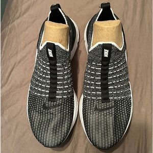 Nike Women's React Phantom Run Flyknit 2 Running Shoes. Size 11 - new w/o box